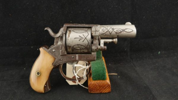 079-0923-7924, BRITISH BULL-DOG, .44 cal, 5 shot, gauges to .44. BLOWOUT