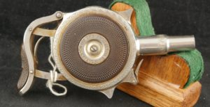 079-0323-8293, Chicago Palm Pistol, a hideaway derringer. BUY NOW