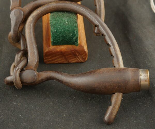 J79-1124-8665 Caveny Invention Co handcuffs with Key. BLOWOUT - Image 3