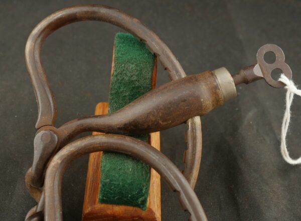 J79-1124-8665 Caveny Invention Co handcuffs with Key. BLOWOUT - Image 4