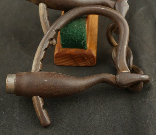 J79-1124-8665 Caveny Invention Co handcuffs with Key. BLOWOUT - Image 5