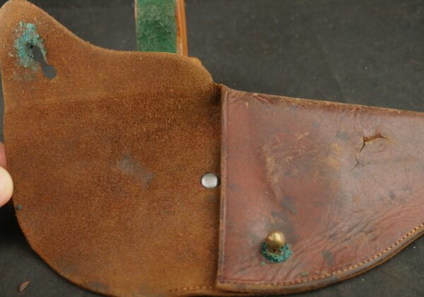 KG79-0623-3976 Two holsters and 1 leather flask. BLOWOUT - Image 11