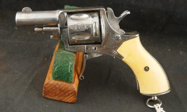 079-0625-9308, Continental .32 CF, folding trigger factory engraved revolver. BLOWOUT - Image 3