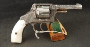 GR-0426-6821, Hopkins and Allen XL BULL DOG .32 CF, 6 shots. 3 inch barrel. Factory engraved. BLOWOUT