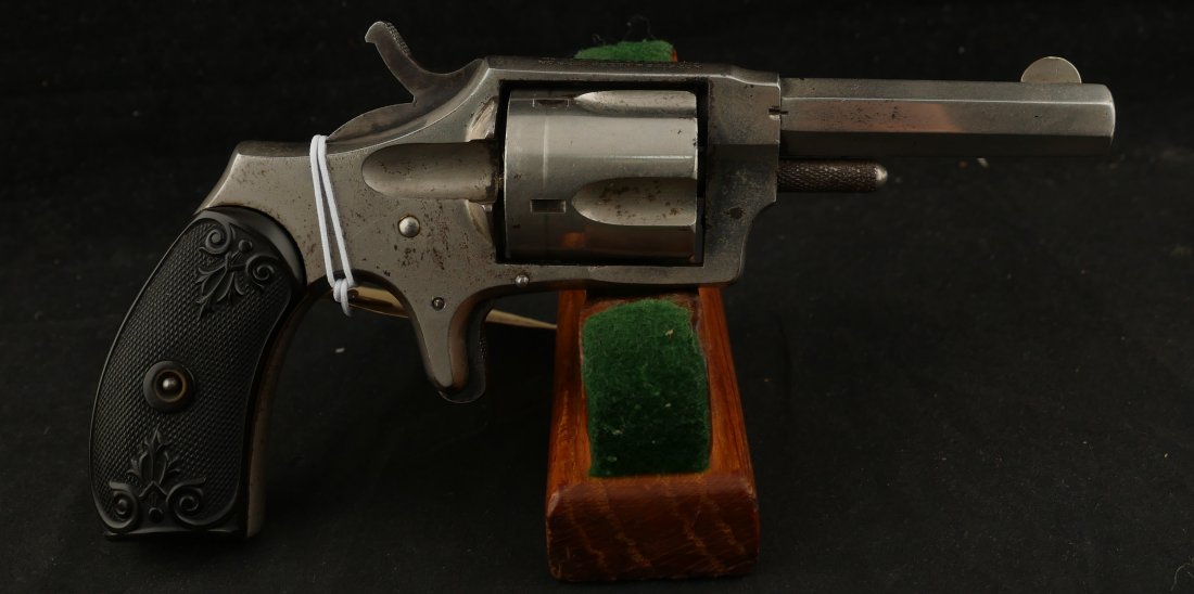 079-0826-7543, Hopkins and Allen .32 RF, 5 shot suicide special. BLOWOUT